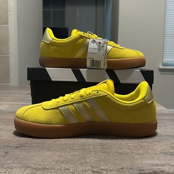 NWT Adidas Women's VL Court 3.0 'Yellow Gold Metallic' Shoes JP5328 - Picture 5 of 10